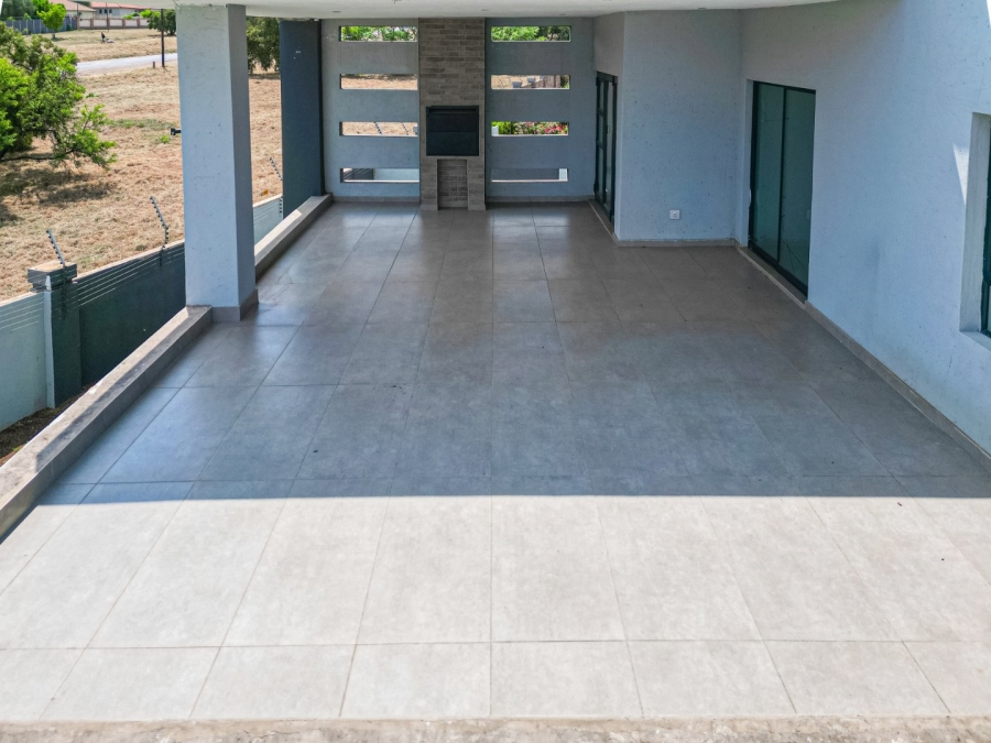 6 Bedroom Property for Sale in Gateway Manor North West